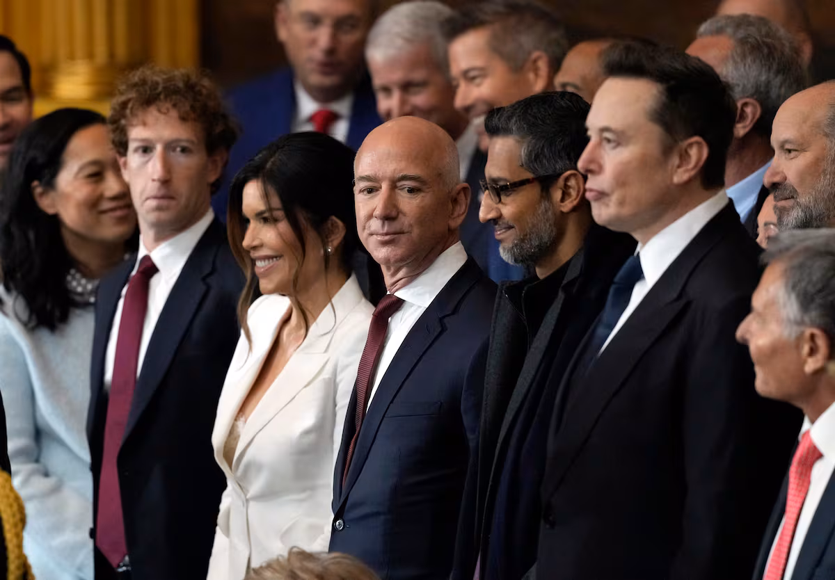 Advertencia de Burbuja en IA: Inversiones Circulares de Tech Giants Desatan Ola de Despidos » Revista Emprendimiento
