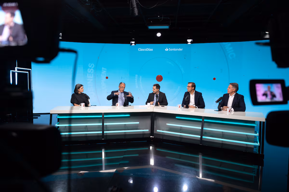 Análisis Gráfico del Ahorro y la Inversión en España: Perspectivas del Foro Futuro