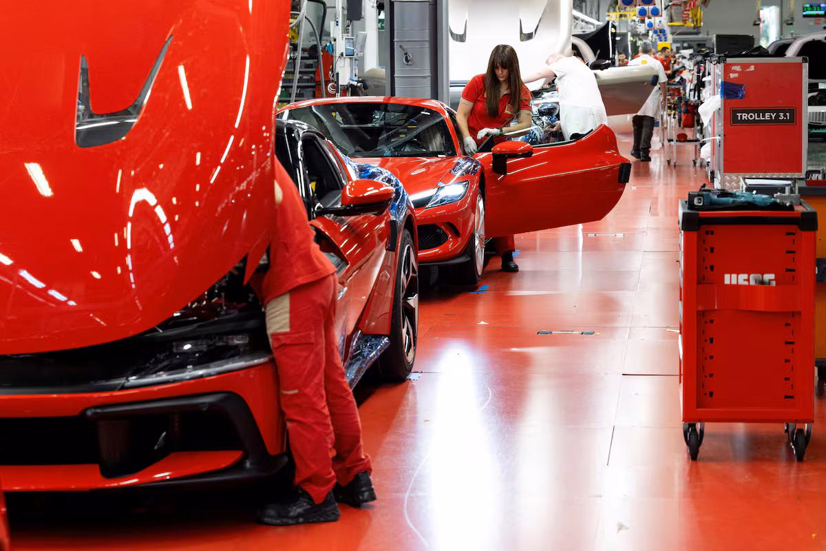 Ferrari: Innovación y Tradición para un Futuro Brillante » Revista Emprendimiento