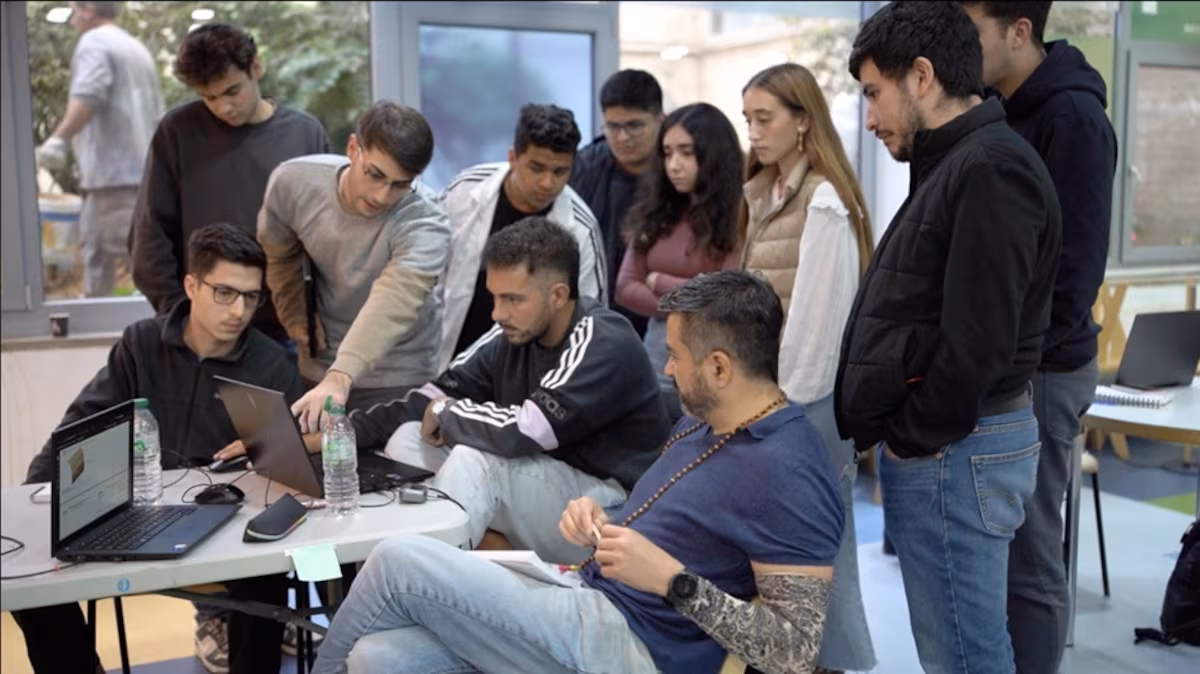 La IA Revoluciona el Desarrollo de Software: ¿El Fin de una Era para los Programadores? » Revista Emprendimiento