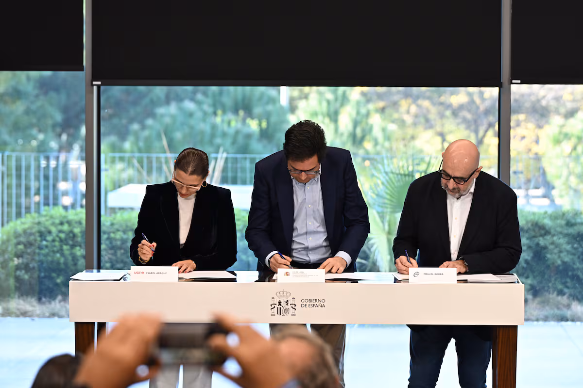 Más Allá de los Sueldos: El Complejo Panorama de los Funcionarios » Revista Emprendimiento