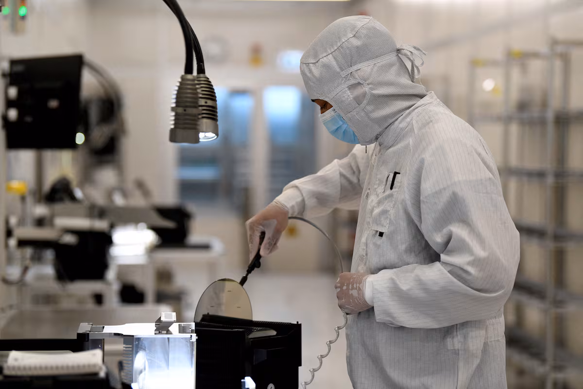 Nuevas negociaciones entre Países Bajos y China: Nexperia reanuda envío de chips para aliviar crisis automotriz » Revista Emprendimiento