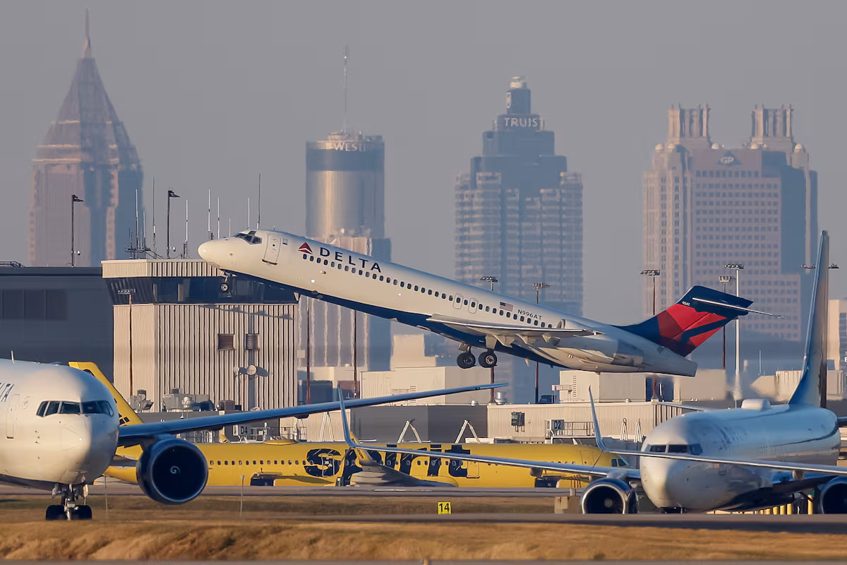 Parálisis del Gobierno de EE.UU. afecta el tráfico aéreo en principales aeropuertos desde el viernes » Revista Emprendimiento