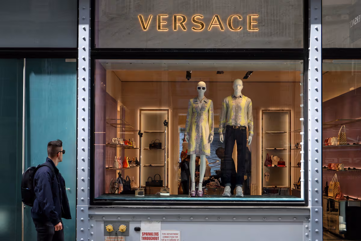Prada Sella la Adquisición de Versace por 1.184 Millones de Euros » Revista Emprendimiento