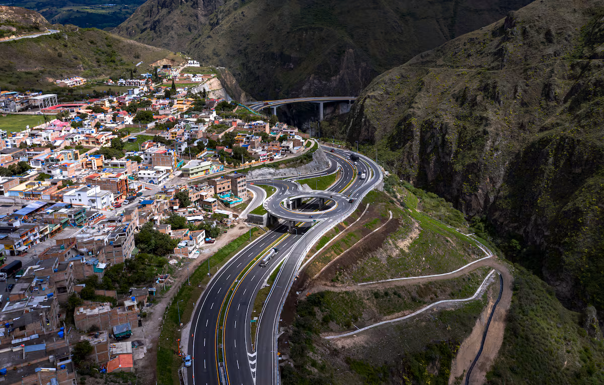 Sacyr vende tres autopistas en Colombia a Actis por 1.350 millones de euros » Revista Emprendimiento