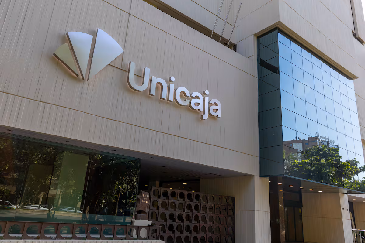 Unicaja enfrenta desafíos de valoración y se prepara para un 2026 marcado por la presión de las tasas de interés » Revista Emprendimiento
